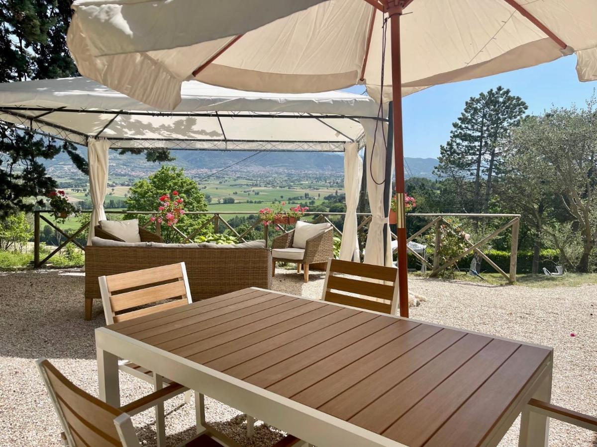 La Panoramica Gubbio - Maison De Charme - Casette E Appartamenti Self Catering Per Vacanze Meravigliose! Bagian luar foto