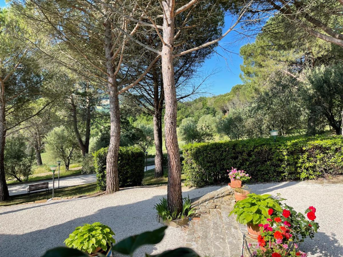 La Panoramica Gubbio - Maison De Charme - Casette E Appartamenti Self Catering Per Vacanze Meravigliose! Bagian luar foto