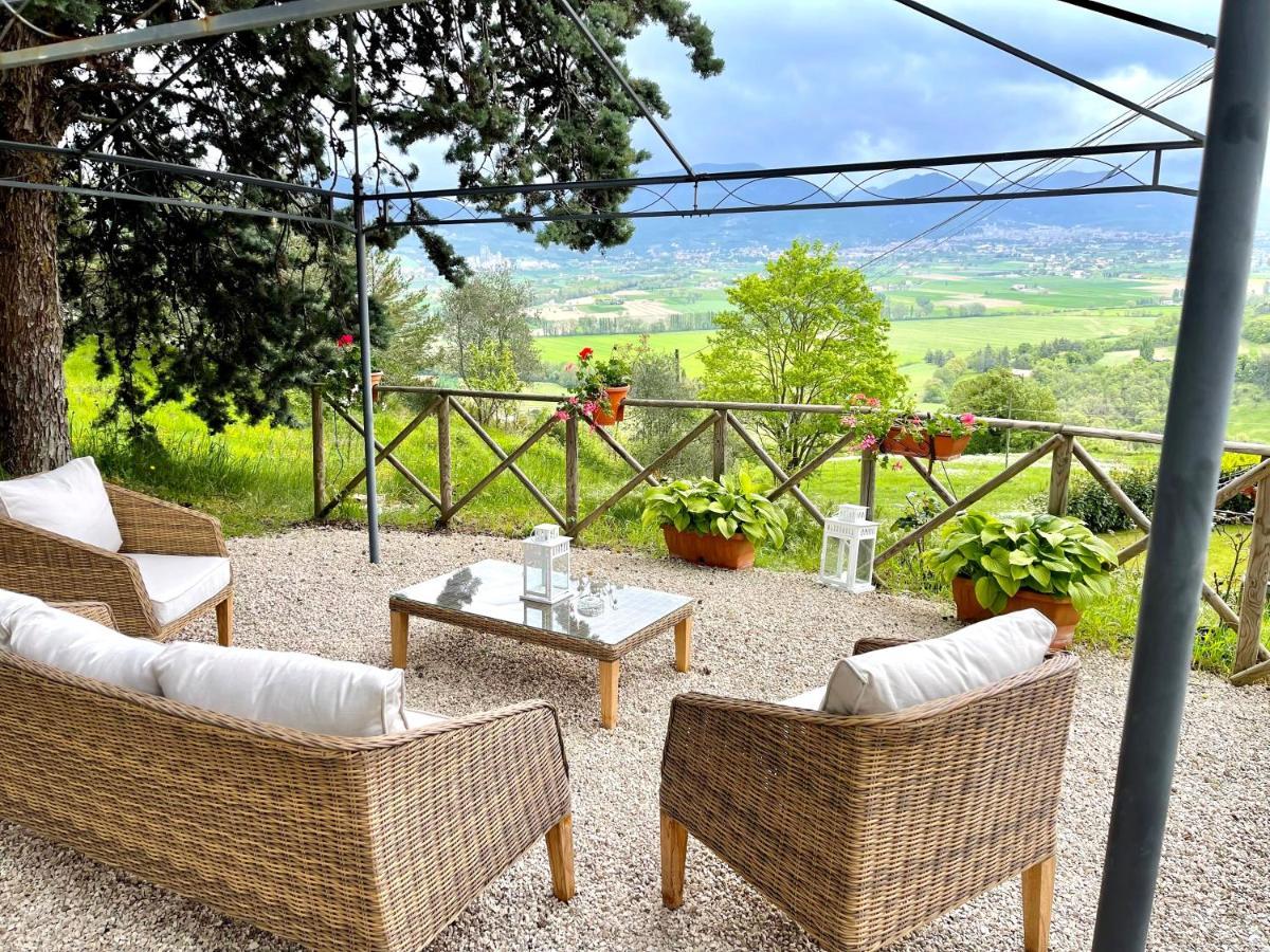 La Panoramica Gubbio - Maison De Charme - Casette E Appartamenti Self Catering Per Vacanze Meravigliose! Bagian luar foto