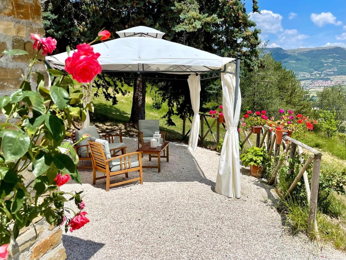La Panoramica Gubbio - Maison De Charme - Casette E Appartamenti Self Catering Per Vacanze Meravigliose! Bagian luar foto