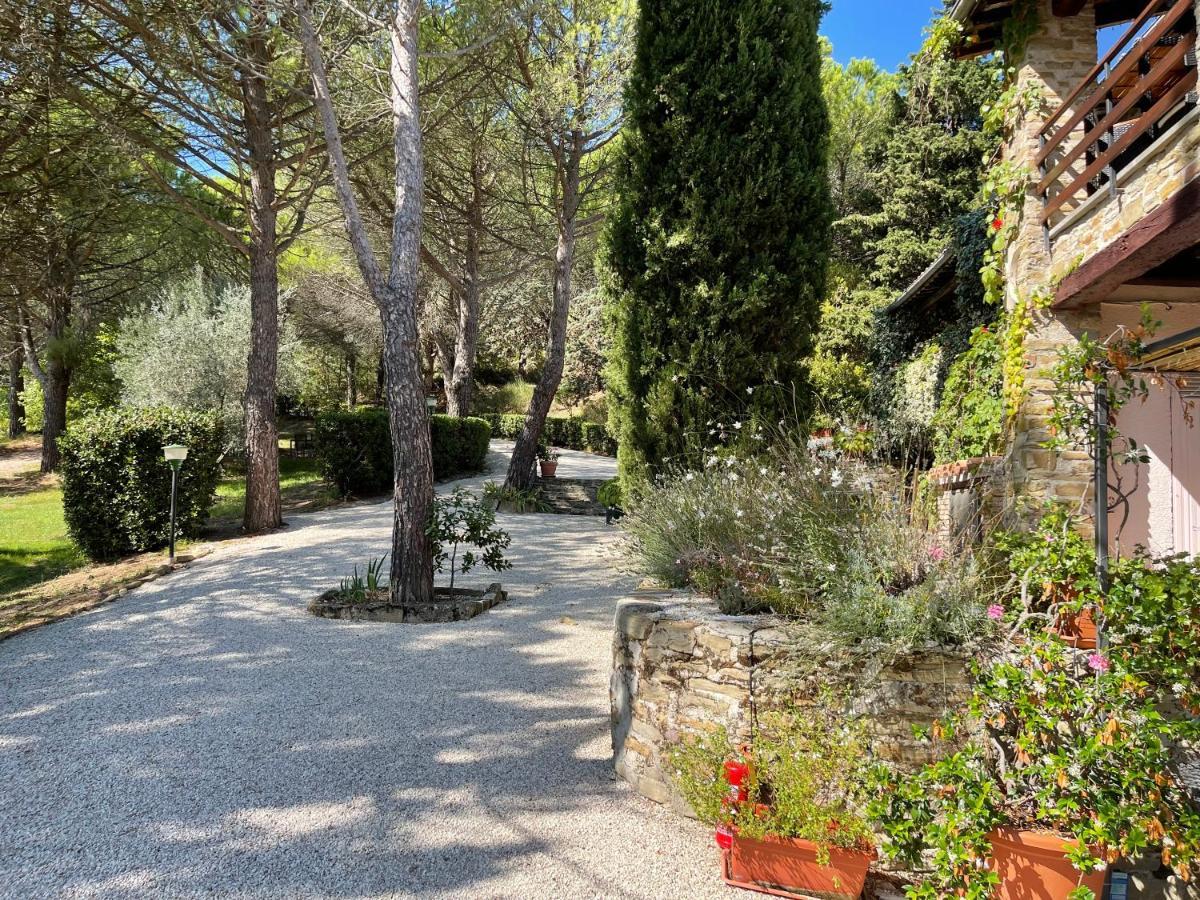 La Panoramica Gubbio - Maison De Charme - Casette E Appartamenti Self Catering Per Vacanze Meravigliose! Bagian luar foto