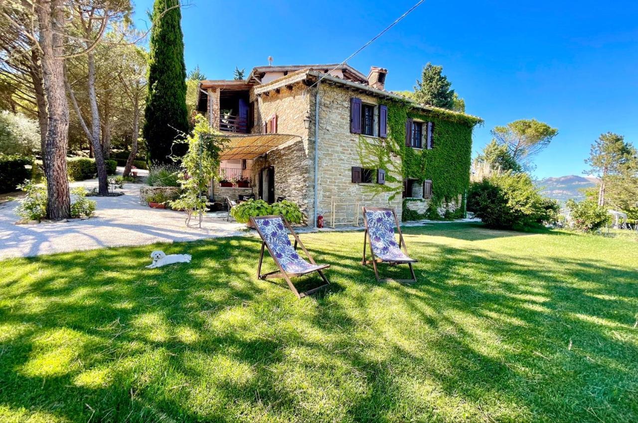 La Panoramica Gubbio - Maison De Charme - Casette E Appartamenti Self Catering Per Vacanze Meravigliose! Bagian luar foto