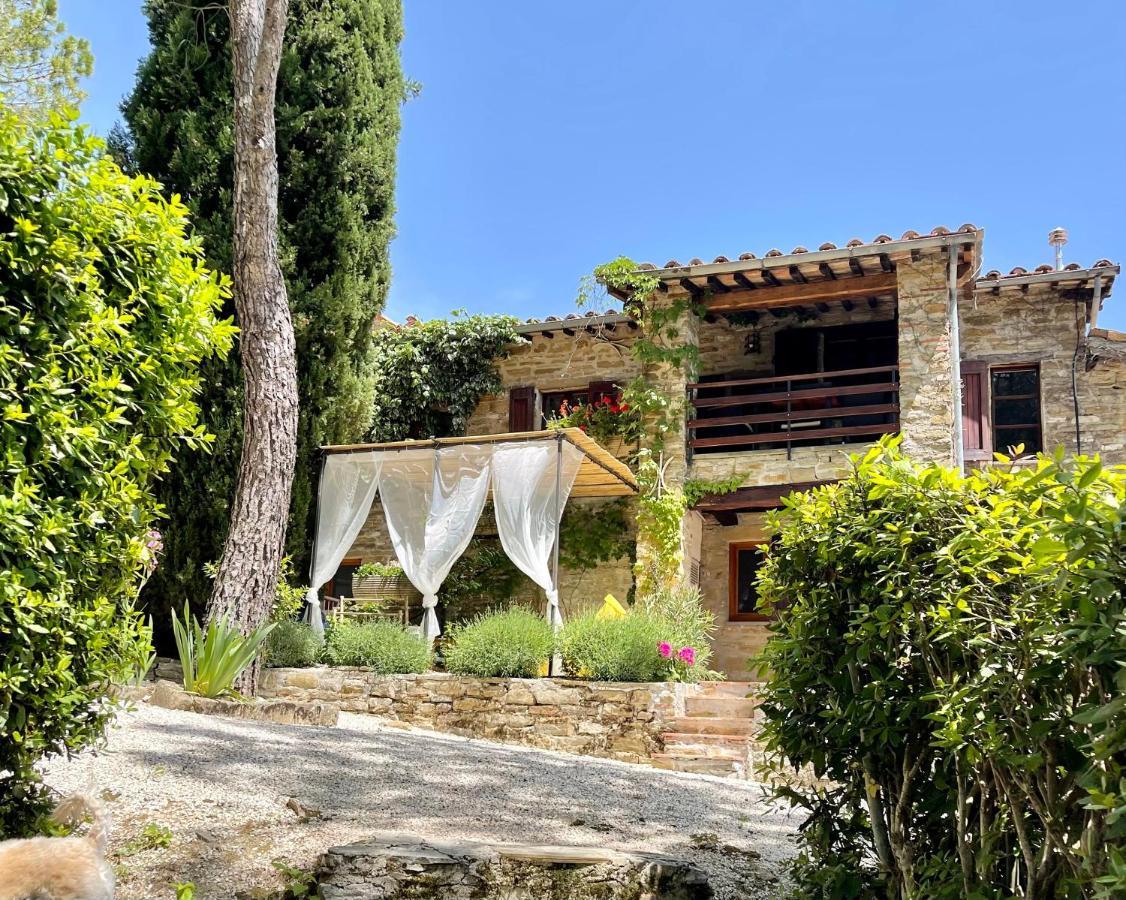 La Panoramica Gubbio - Maison De Charme - Casette E Appartamenti Self Catering Per Vacanze Meravigliose! Bagian luar foto
