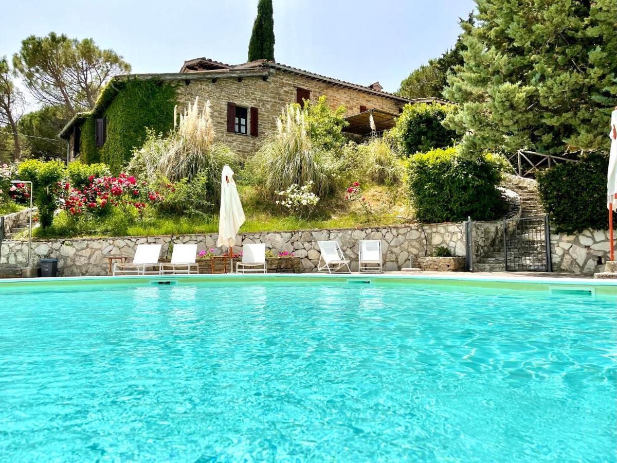 La Panoramica Gubbio - Maison De Charme - Casette E Appartamenti Self Catering Per Vacanze Meravigliose! Bagian luar foto