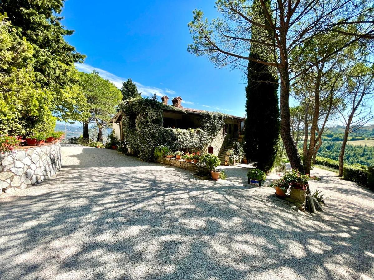 La Panoramica Gubbio - Maison De Charme - Casette E Appartamenti Self Catering Per Vacanze Meravigliose! Bagian luar foto