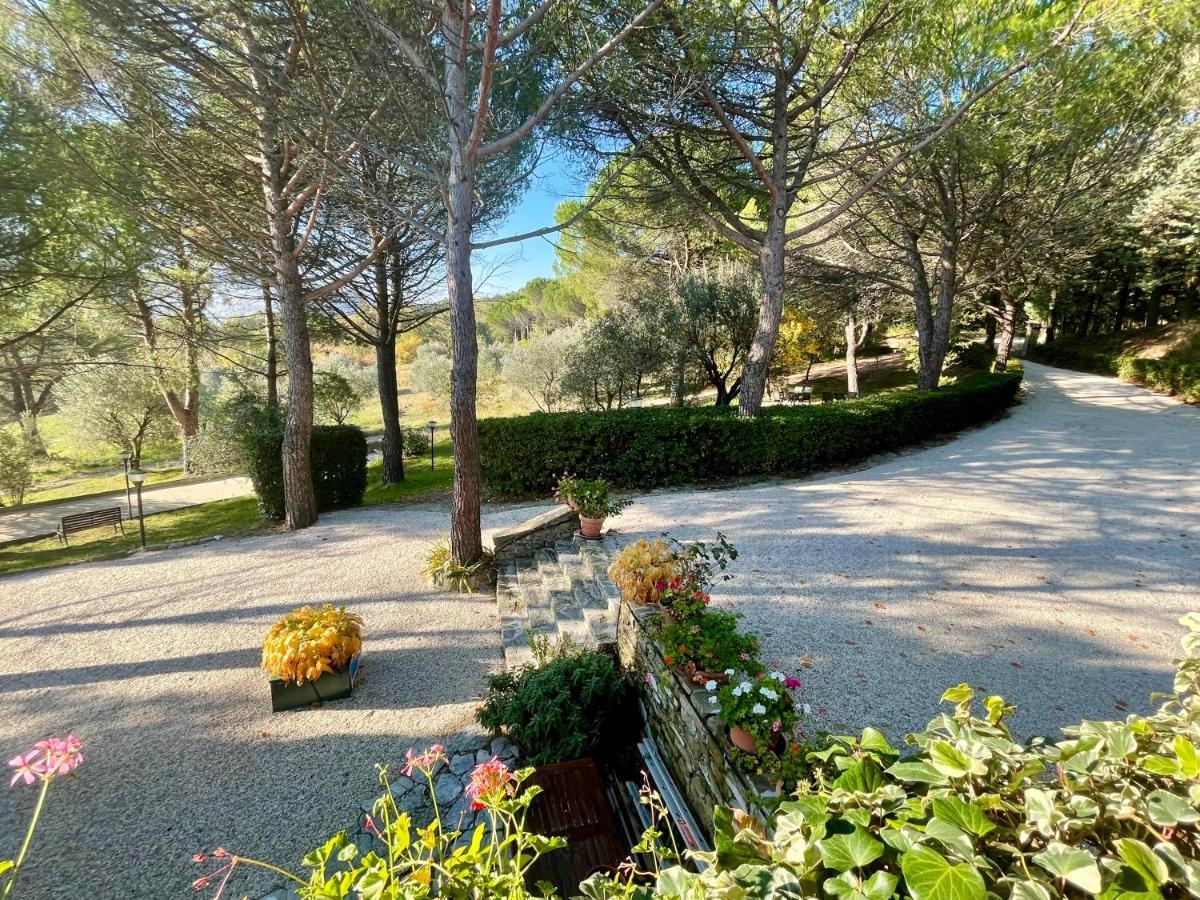 La Panoramica Gubbio - Maison De Charme - Casette E Appartamenti Self Catering Per Vacanze Meravigliose! Bagian luar foto