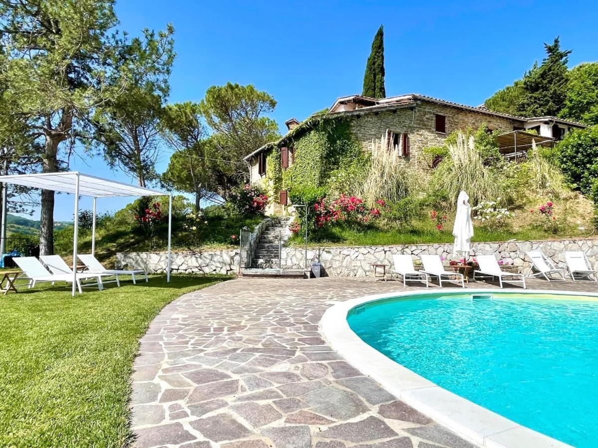La Panoramica Gubbio - Maison De Charme - Casette E Appartamenti Self Catering Per Vacanze Meravigliose! Bagian luar foto