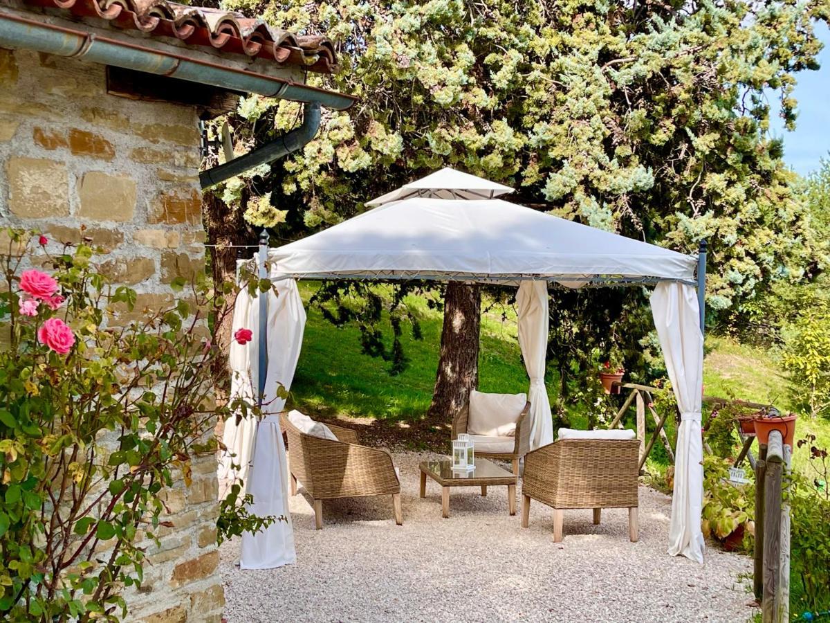 La Panoramica Gubbio - Maison De Charme - Casette E Appartamenti Self Catering Per Vacanze Meravigliose! Bagian luar foto