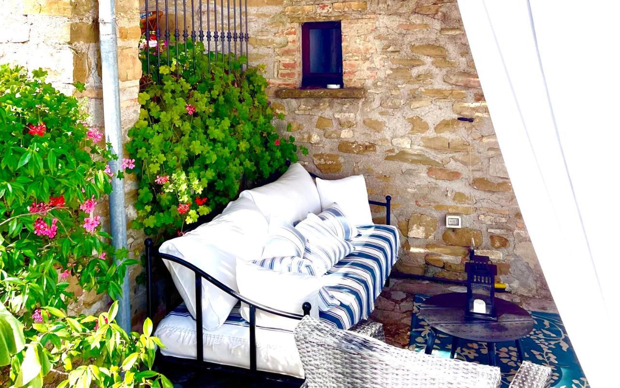 La Panoramica Gubbio - Maison De Charme - Casette E Appartamenti Self Catering Per Vacanze Meravigliose! Bagian luar foto
